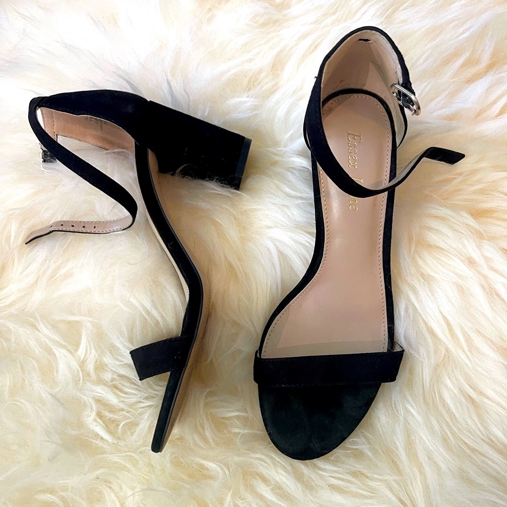 Simple black straps sandals